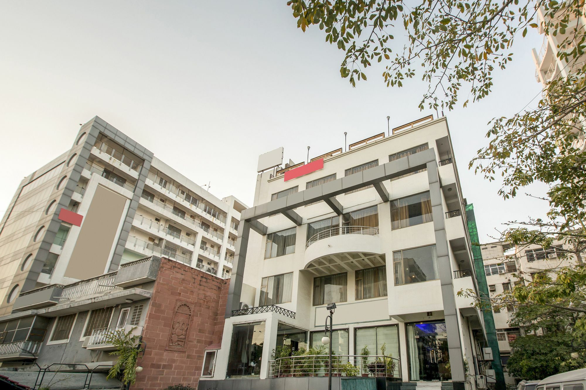 Hotel Oyo 8307 Garden View 3*