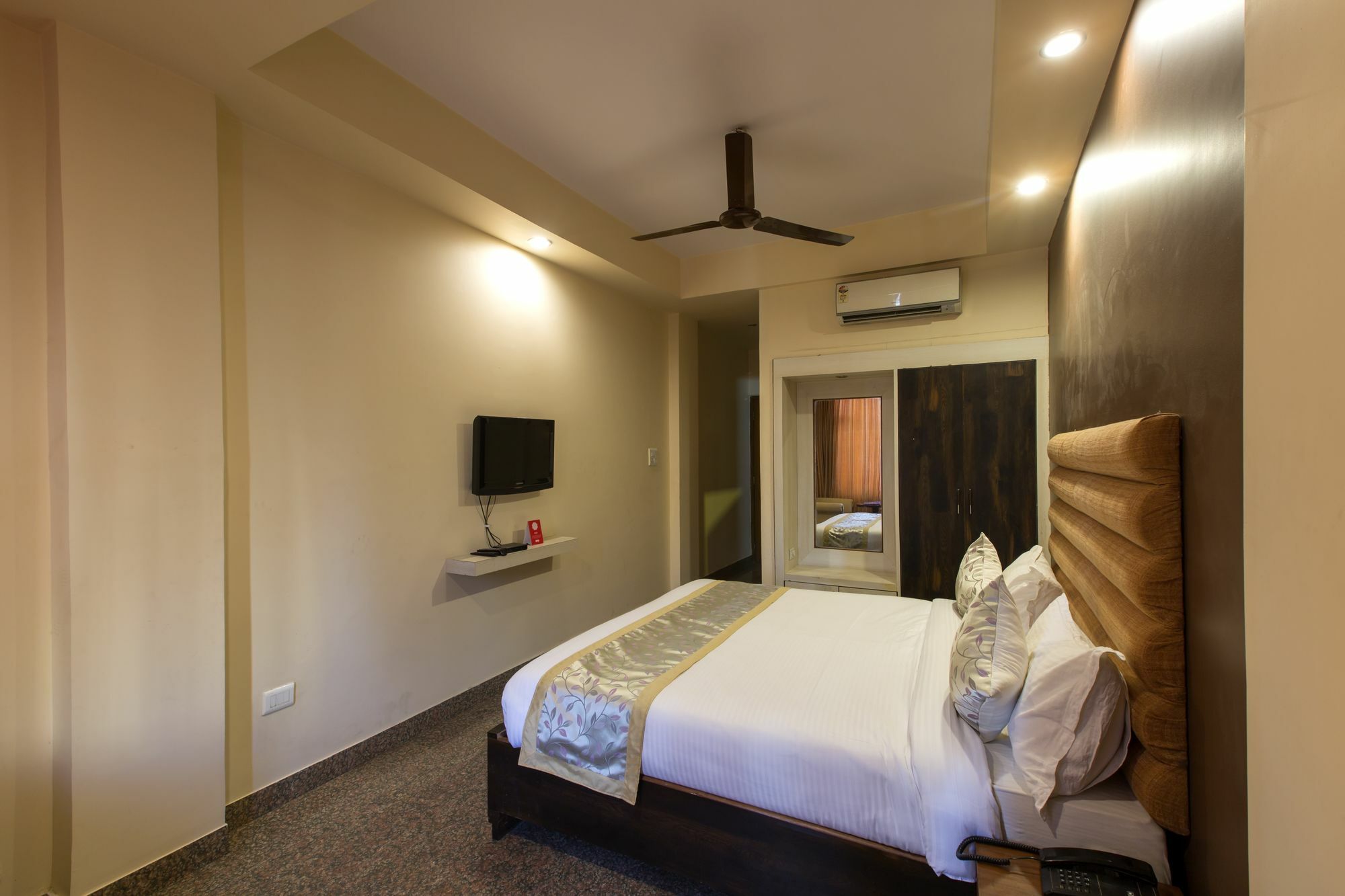 Hotel Oyo 8307 Garden View 3*